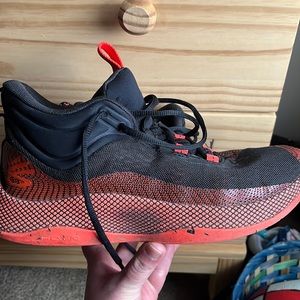 Under Armour Curry basketball shoes;boys size 7(big kids) in good used condition